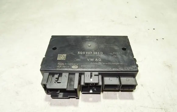 Volkswagen PASSAT B8 Tow bar trailer control unit/module 5Q0907383D