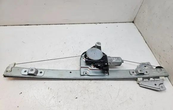 Suzuki Grand Vitara II Front door window regulator with motor 8343065J00