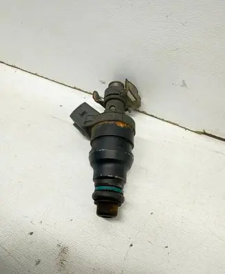 Mercedes-Benz E W124 Fuel injector A0000787323 0000787323 BOSCH