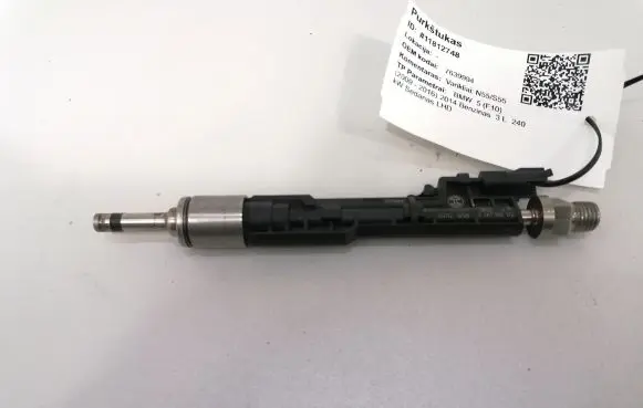 BMW 5 F10 F11 Fuel injector 7639994