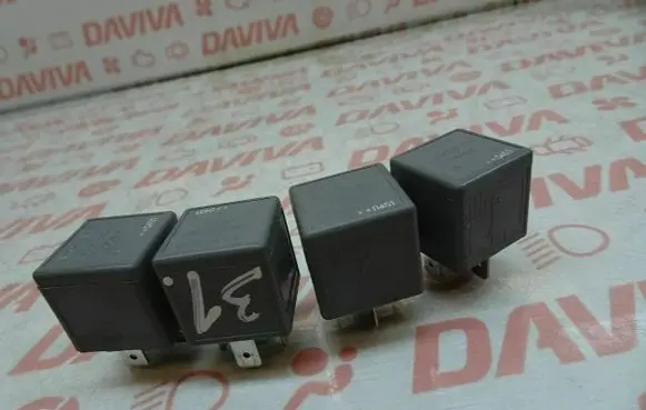 Volvo C70 Other relay 9494424 V23134-C52-X366