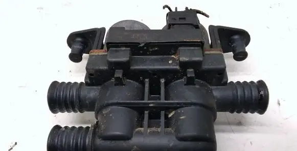 BMW 5 E39 Coolant heater control valve 8374995 1147412137