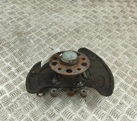 Mercedes-Benz E C207 W207 Front wheel hub A2043320201