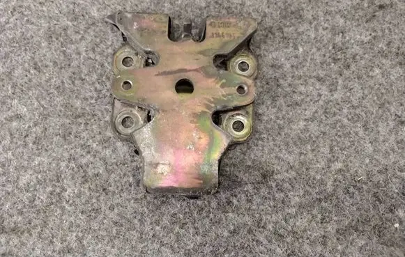BMW X5 E53 A/C compressor mount bracket 1166135