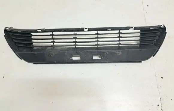 Toyota Avensis T270 Front bumper lower grill 5311205090