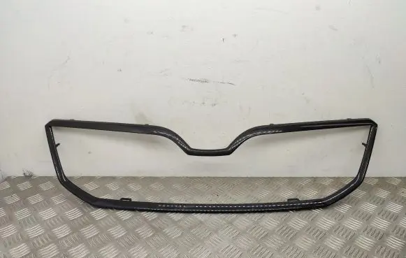 Skoda Octavia Mk3 (5E) Front bumper upper radiator grill