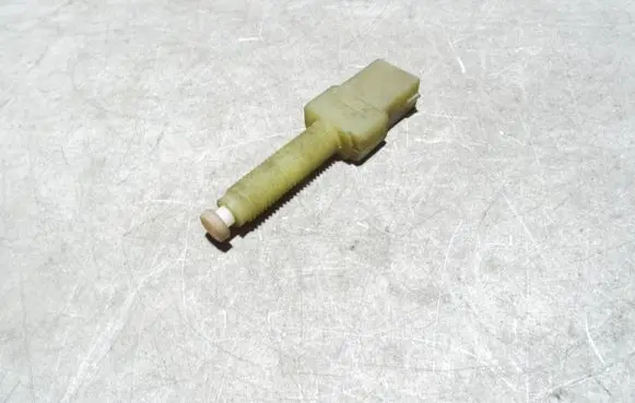 Volkswagen PASSAT B5 Brake pedal sensor switch 443945515