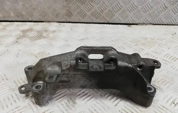 Peugeot 308 Engine mounting bracket 9674960380