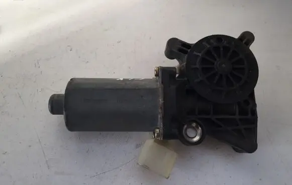 Mercedes-Benz CLK A208 C208 Front door window regulator motor 0130821722