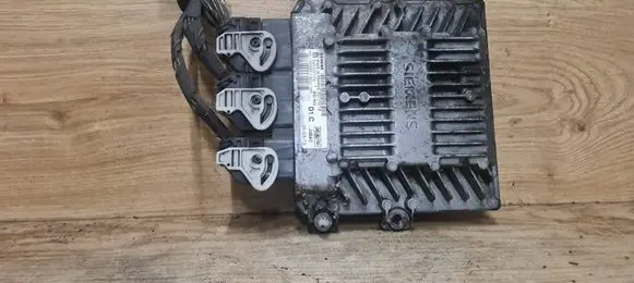 Volvo V50 Engine control unit/module 30729518 5WS40212G SID803
