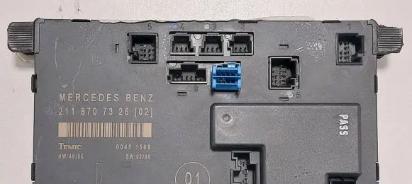 Mercedes-Benz E W211 Door control unit/module 2118707326 HW4905 00401599