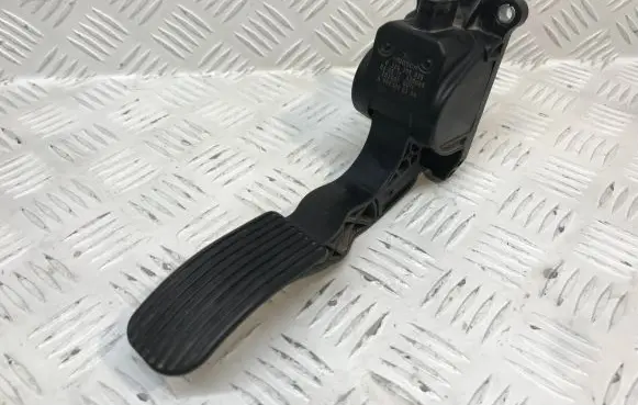 Mercedes-Benz Sprinter W901 W902 W903 W904 Accelerator throttle pedal A9063000304