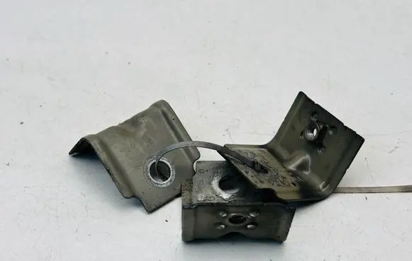 Audi Q3 8U Fender mounting bracket 3G0809471