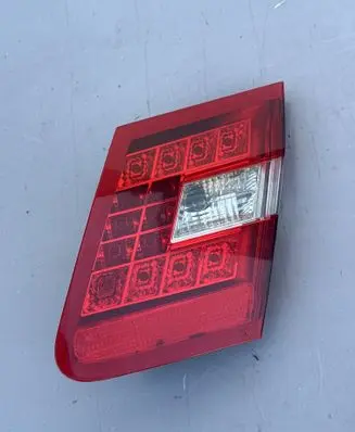 Tailgate rear/tail lights