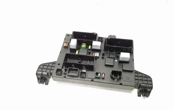 Opel Zafira C Fuse module 13449202