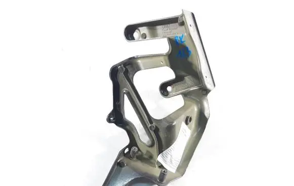 Audi Q5 SQ5 Fender mounting bracket 4S8809853A