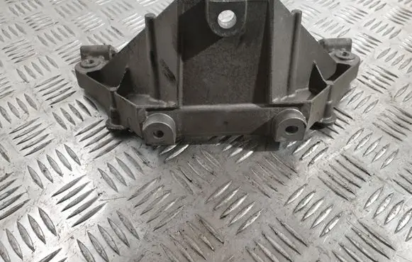 BMW X5 E70 Engine mounting bracket 7137238