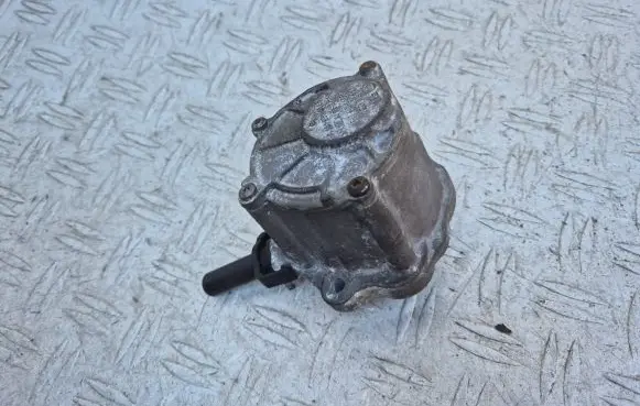 Mercedes-Benz C W204 Vacuum pump A6512300165