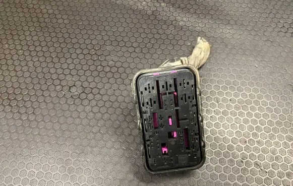 Volkswagen PASSAT B6 Fuse module 1K0937700B