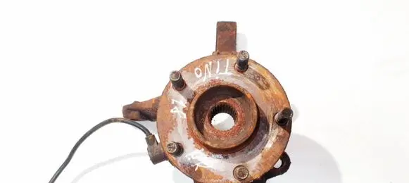 Nissan Almera Tino Front wheel hub