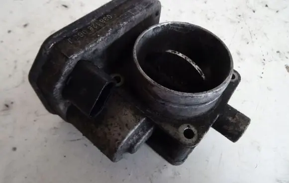 Skoda Octavia Mk1 (1U) Throttle valve 038128063J