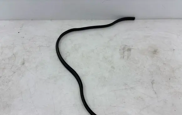 Volkswagen PASSAT B6 Engine compartment rubber 3C0823723