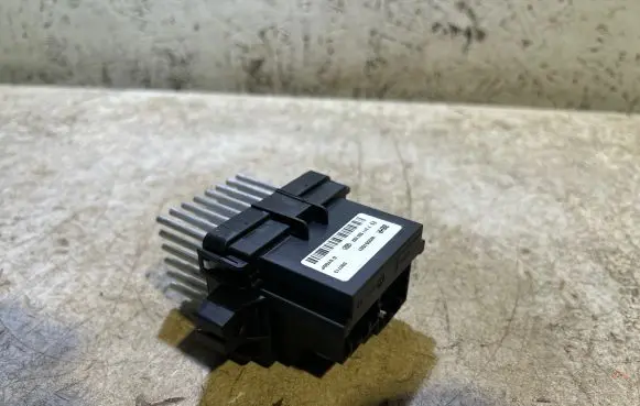 Chrysler 300C Heater blower motor/fan resistor W0591001 090713 F011500092