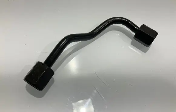 Fuel injector supply line/pipe