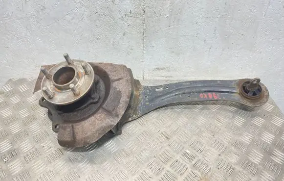 Ford C-MAX II Rear wheel hub FM43239 040069 0400691