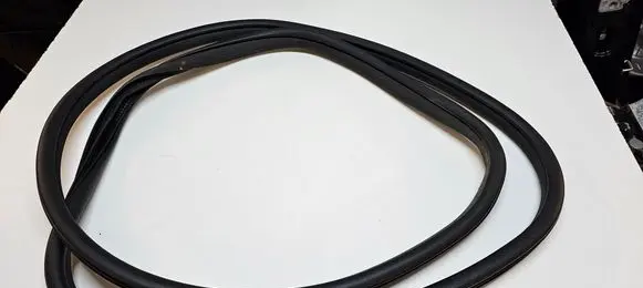 Jeep Grand Cherokee WL Front door rubber seal 