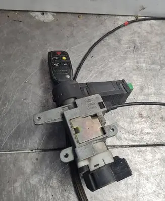 Volvo V70 Ignition lock 8673073