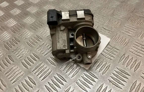 Audi A1 Throttle valve 04C133062C