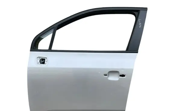Chevrolet Orlando Front door