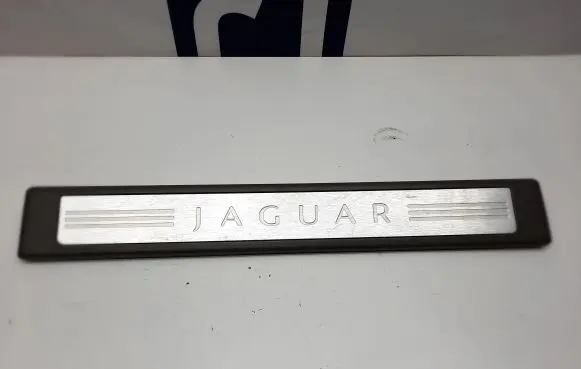 Jaguar XF X250 Front sill trim cover 8X2313200AF