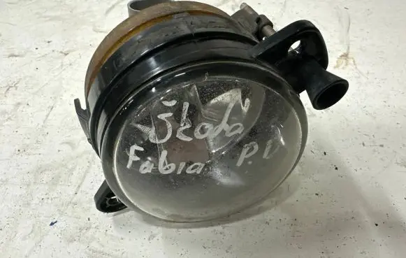Skoda Fabia Mk2 (5J) Front fog light