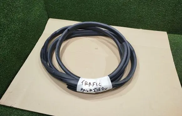 Renault Trafic III (X82) Front door rubber seal