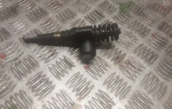 Audi A4 S4 B7 8E 8H Fuel injector 03G930073G