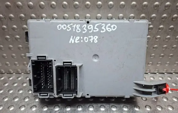 Fiat 500 Fuse module S27635078 51839536 518395360
