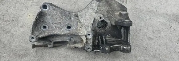 Renault Thalia I Engine mounting bracket 8200020552