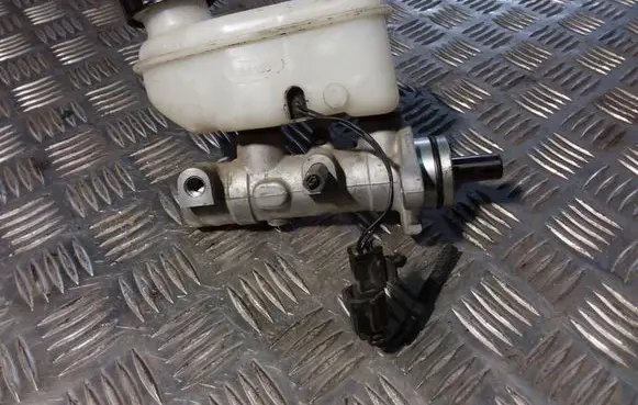 KIA Sorento Master brake cylinder