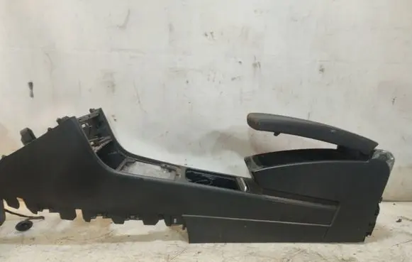 Volkswagen PASSAT B6 Center console 