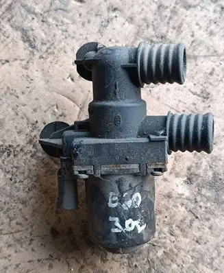 BMW 5 E60 E61 Coolant heater control valve 64116920226 6920226
