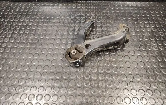 Peugeot 4008 Engine mount bracket