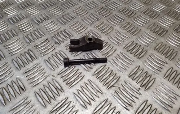 KIA Sorento Fuel Injector clamp holder