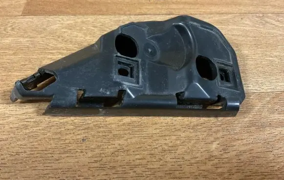 Volvo V50 Front bumper mounting bracket 31265397