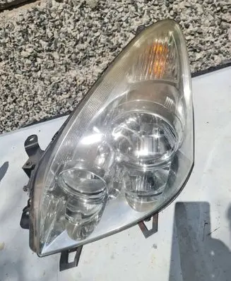 Toyota Corolla Verso AR10 Headlight/headlamp