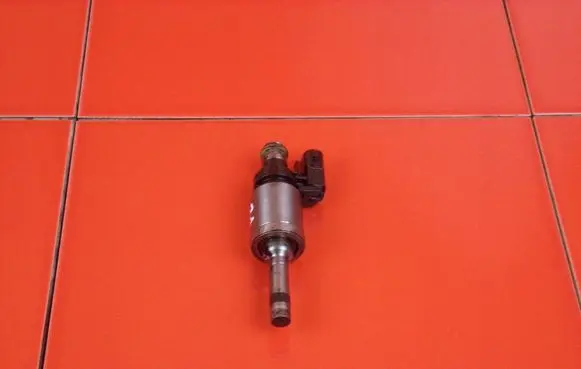 Ford Fiesta Fuel injector CM5G9F593FA 21MB33