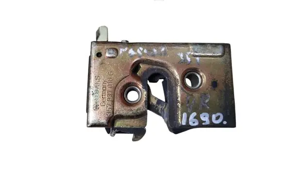 Volkswagen PASSAT B4 Front door lock 357837016G