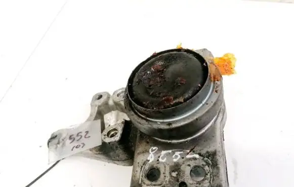 Citroen C4 I Engine mount bracket