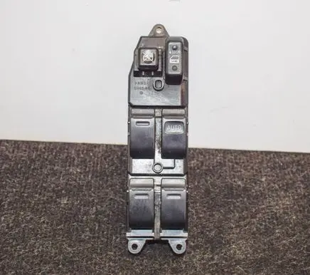 Toyota Prius (XW20) Electric window control switch 8482047012